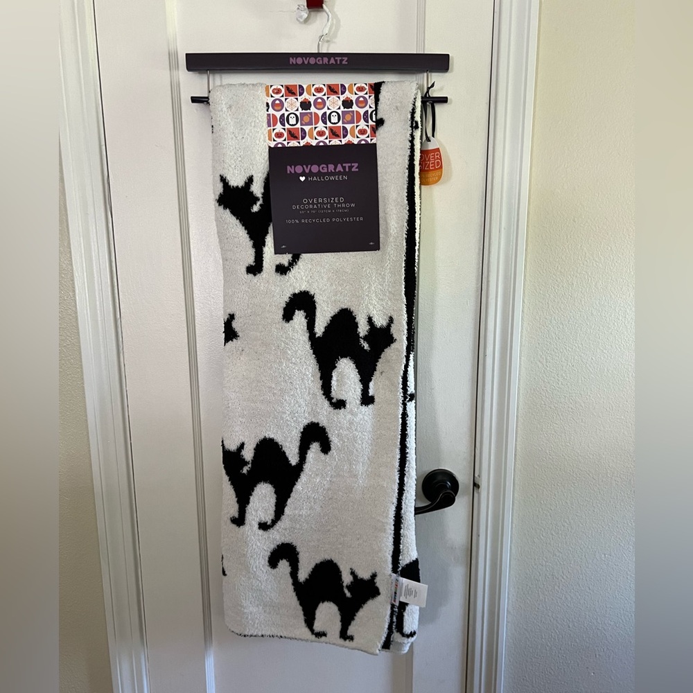 Black cat Halloween throw
